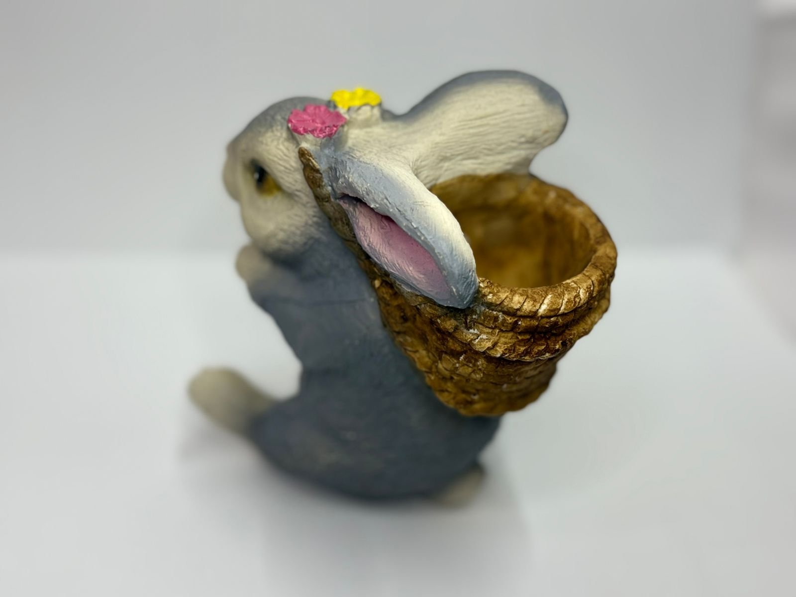 Mouse in basket front render